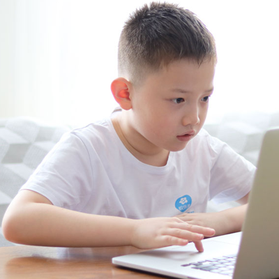 A child, of Grade 1 and Age 6, learning iClever Code online courses